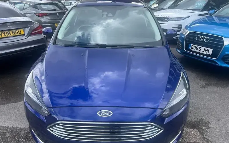 Used Ford Focus Titanium 120 HP (88 kW) 2017 Blue Hatchback