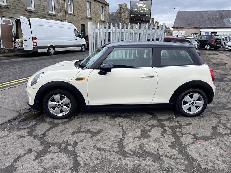 Used Mini Cooper Hatch 2015 White Hatchback