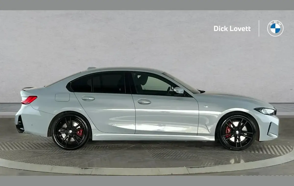 Usado BMW 320 M Sport 181 HP (133 kW) 2023 Cinzento Sedan