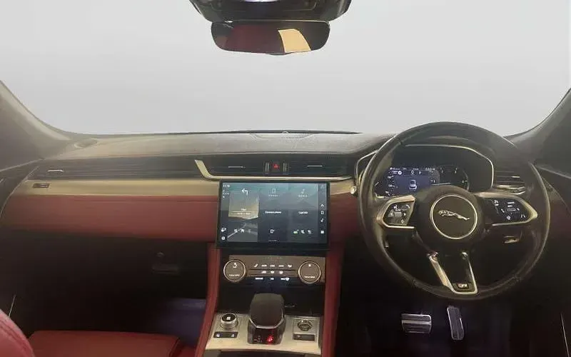 Używany Jaguar F-Pace R-Dynamic 204 KM (150 kW) 2022 Szary SUV
