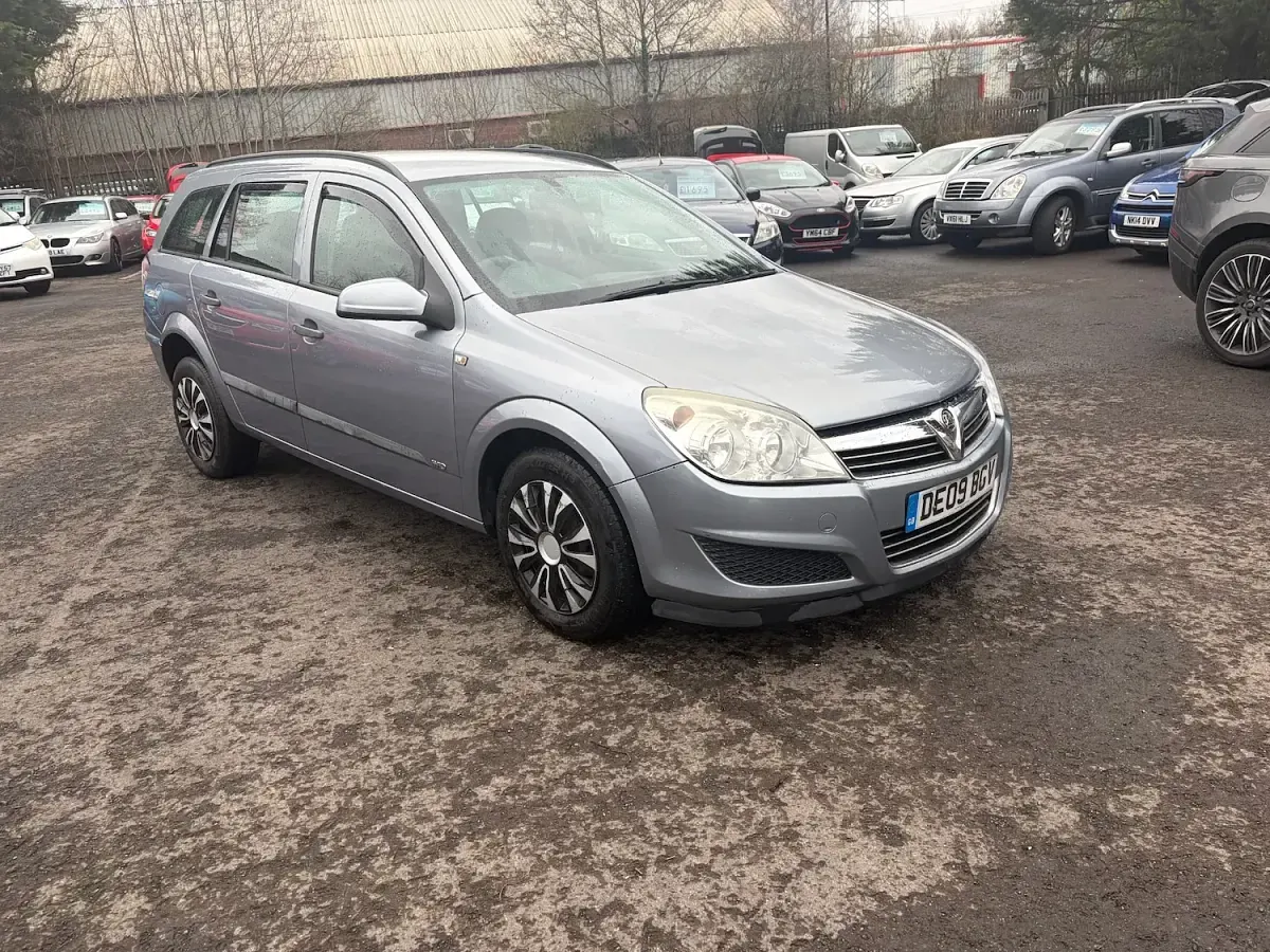 Used Vauxhall Astra Design Edition 138 HP (101 kW) 2009 Silver Estate