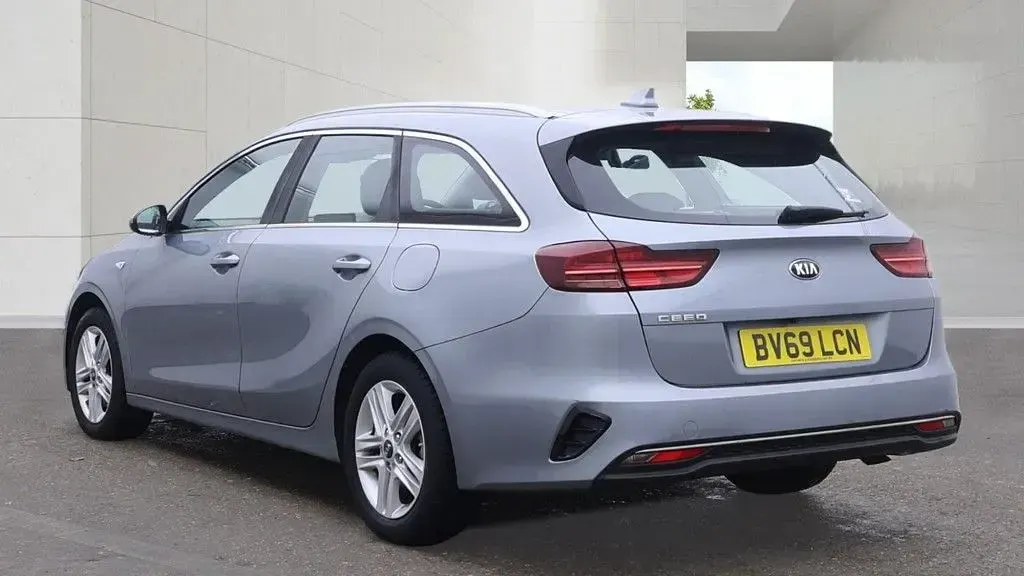 Used Kia Ceed Sportswagon 118 HP (86 kW) 2019 Silver Estate