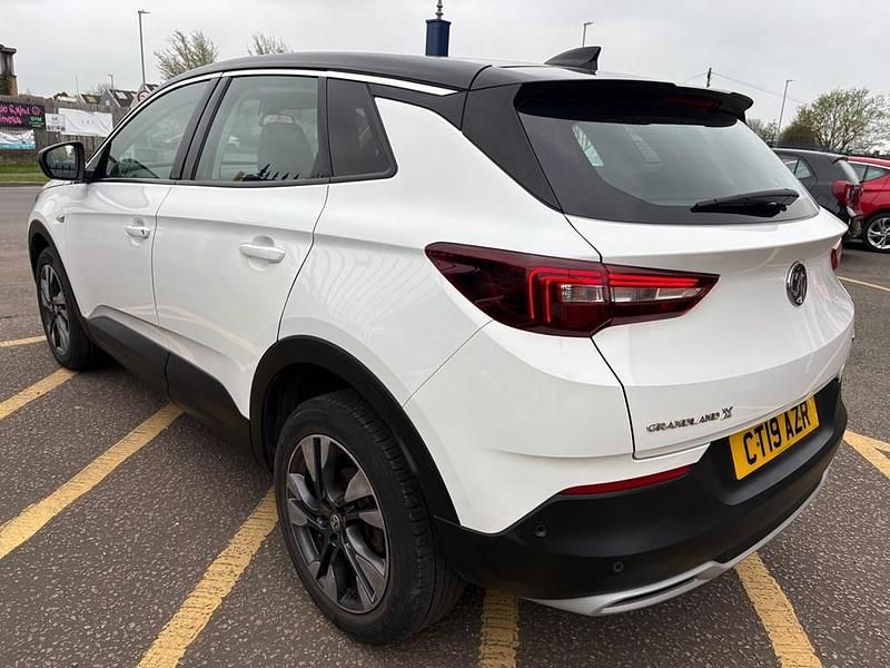 Used Vauxhall Grandland X Sport 130 HP (95 kW) 2019 White SUV