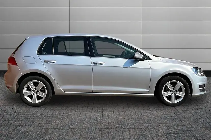 Used VW Golf VII Match 120 HP (88 kW) 2015 Reflex silver Hatchback