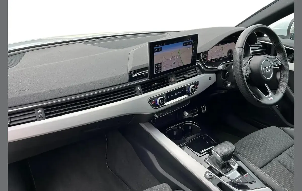 Używany Audi A4 S-Line 200 KM (147 kW) 2024 Biały Kombi