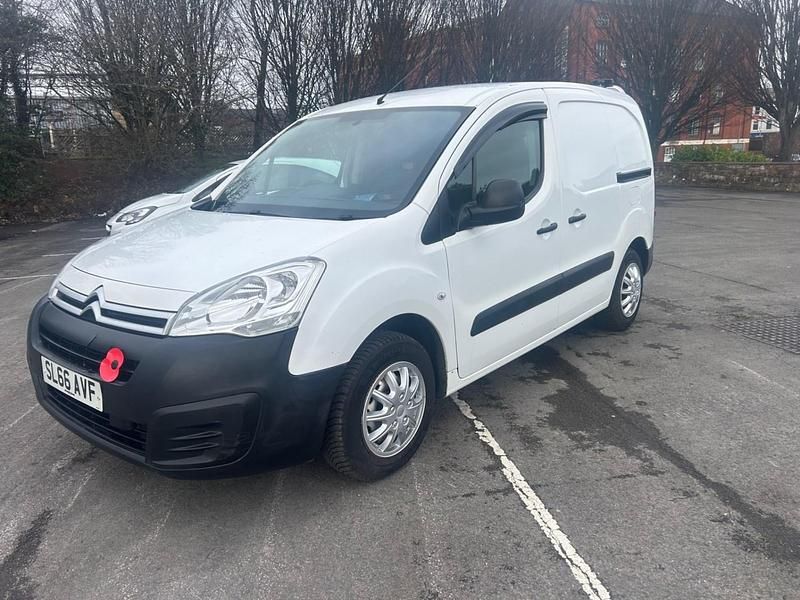 Used Citroën Berlingo 75 HP (55 kW) 2016 White MPV