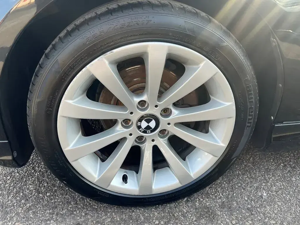 Used BMW 318 2010 Black Sedan