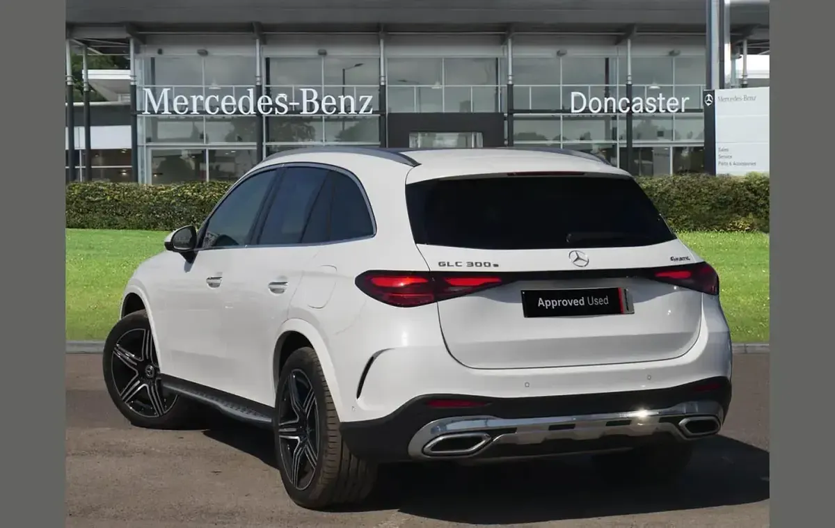 Used Mercedes GLC300 AMG Line Premium 308 HP (226 kW) 2025 White SUV