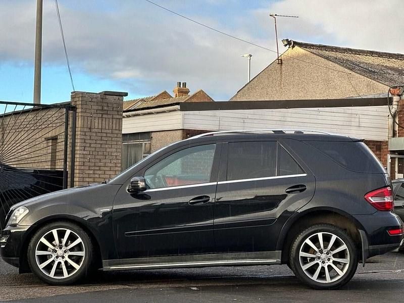 Used Mercedes ML300 Edition 204 HP (150 kW) 2011 Black SUV