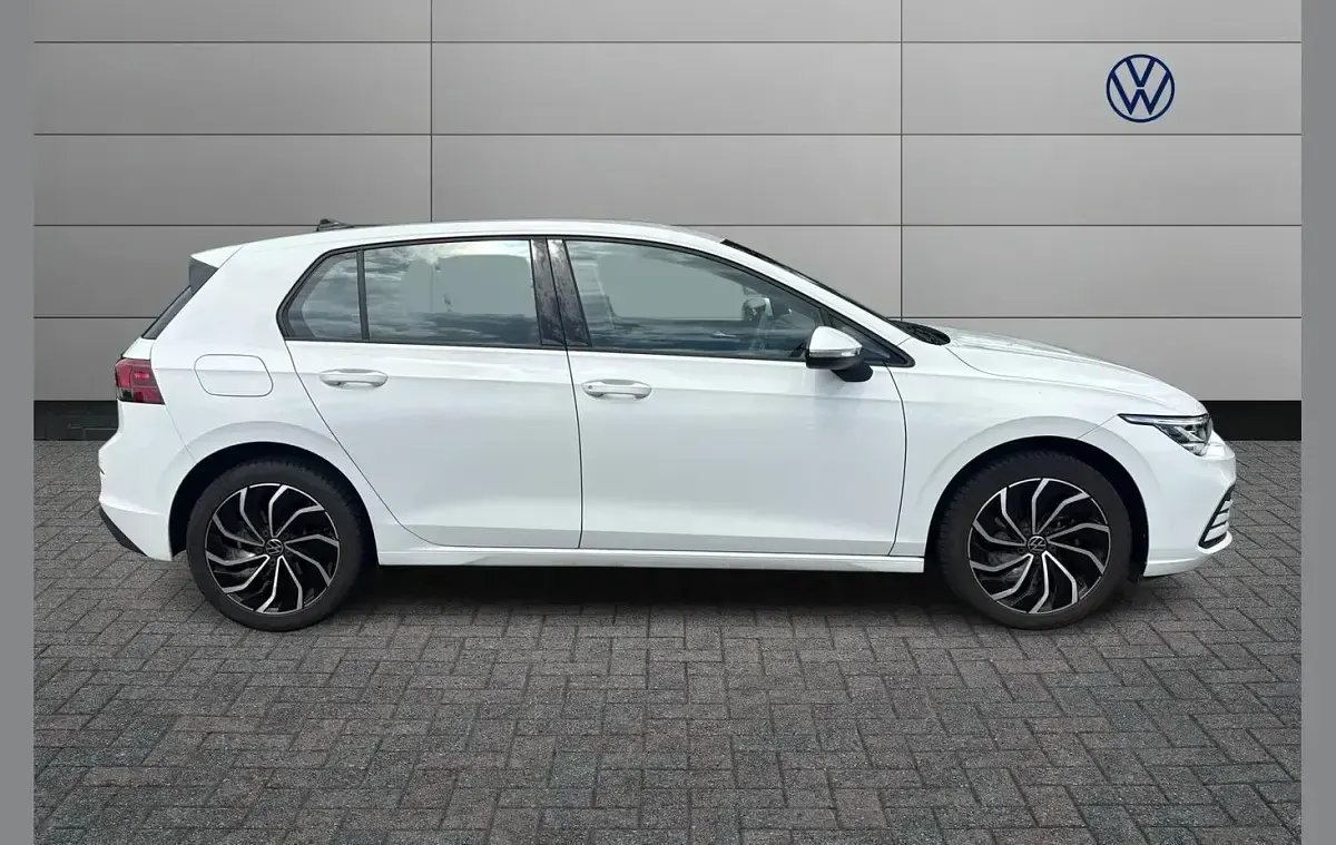 Used VW Golf VIII Life 150 HP (110 kW) 2022 White Hatchback