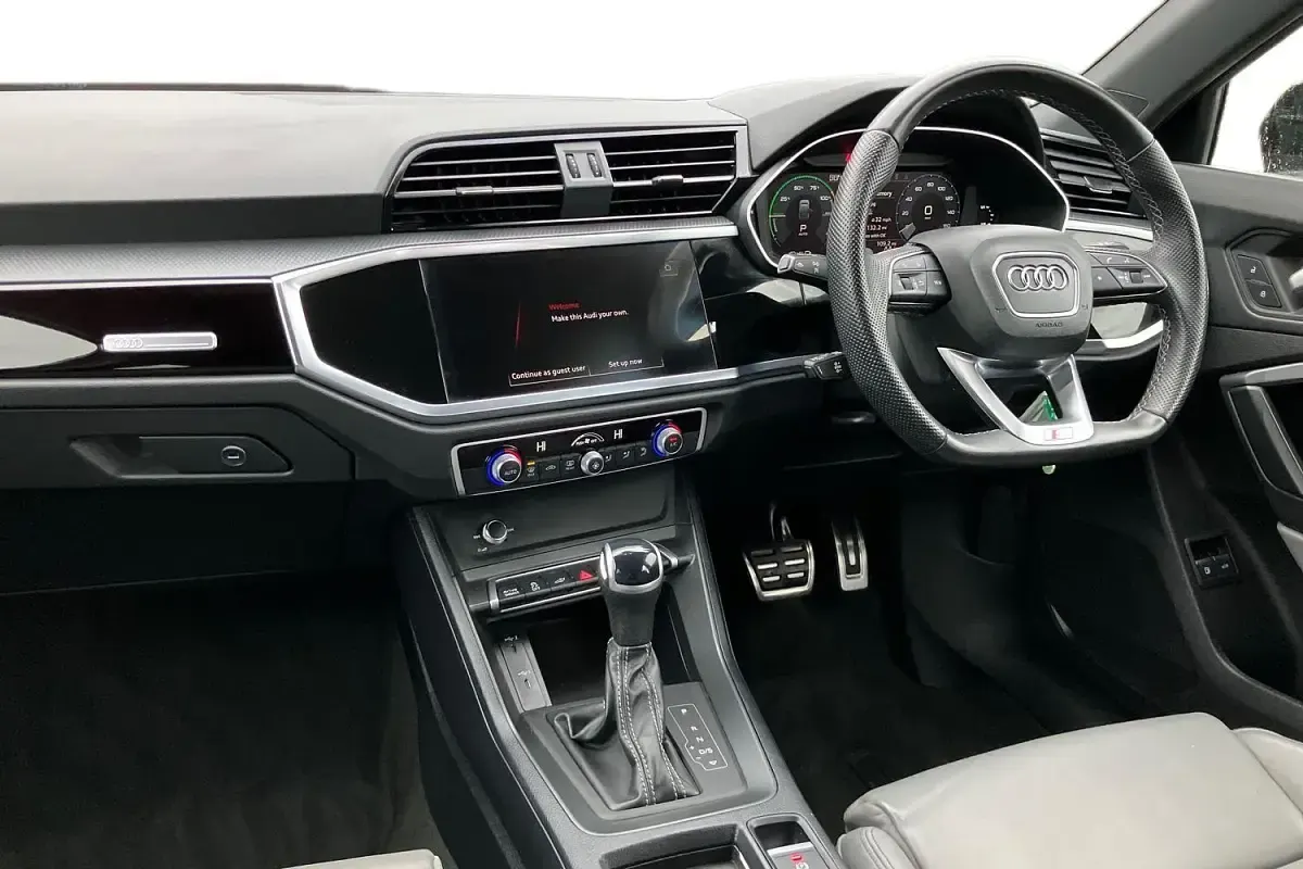 Używany Audi Q3 Black Edition 245 KM (180 kW) 2024 Pomarańczowy SUV
