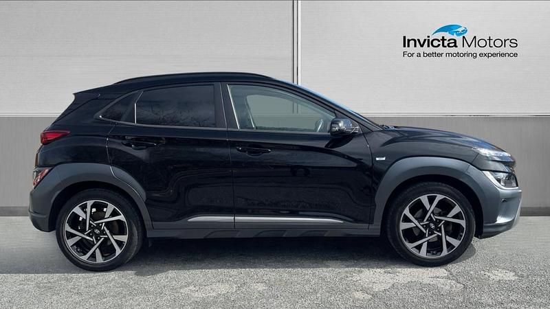 Second-hand Hyundai Kona Premium 120 CP (88 kW) 2022 Negru SUV