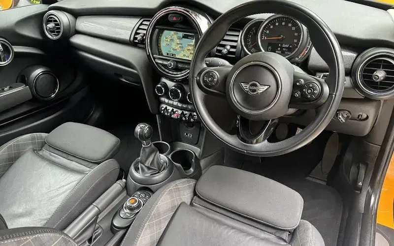 Used Mini Cooper Hatch 136 HP (100 kW) 2017 Hatchback