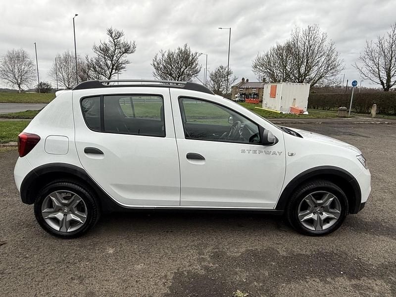 Used Dacia Sandero Comfort 90 HP (66 kW) 2019 White Hatchback