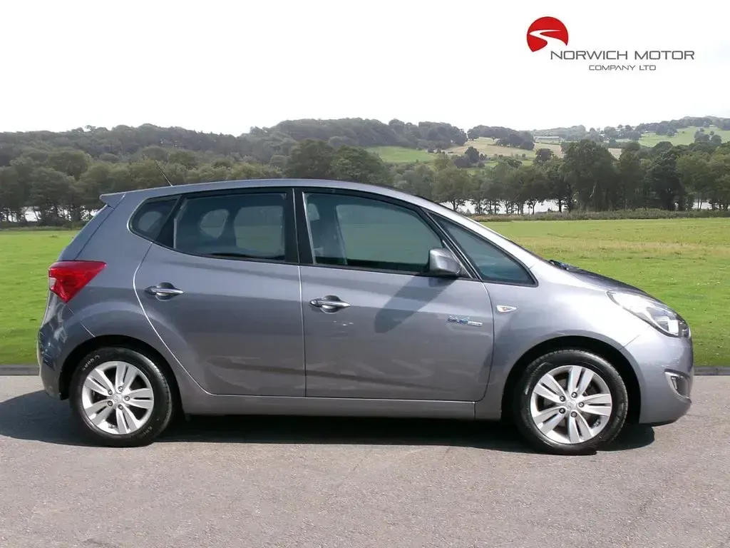 Used Hyundai ix20 Active 115 HP (84 kW) 2014 Grey Hatchback