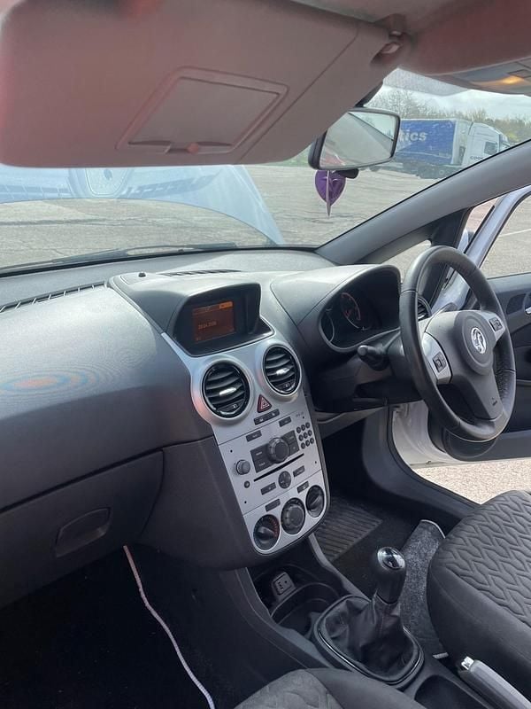 Second-hand Vauxhall Corsa 2013 Alb Hatchback