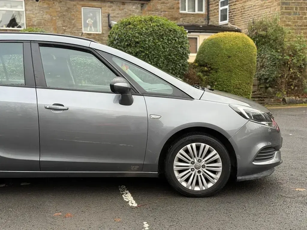 Used Vauxhall Zafira Design Edition 134 HP (98 kW) 2017 Grey MPV