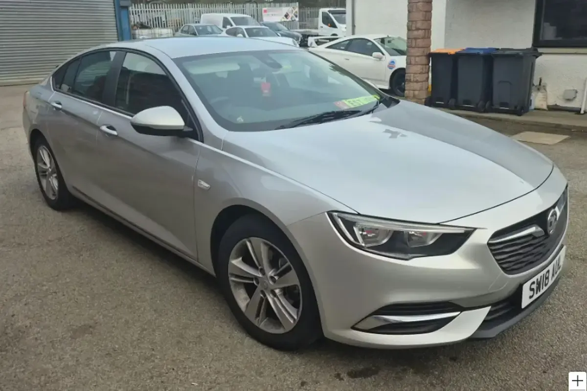 Second-hand Vauxhall Insignia Design Edition 140 CP (102 kW) 2018 Hatchback
