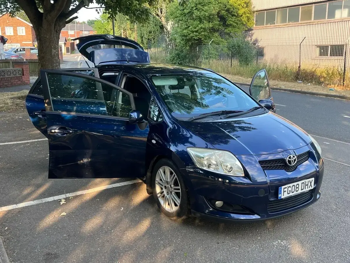 Used Toyota Auris SR 124 HP (91 kW) 2008 Blue Hatchback
