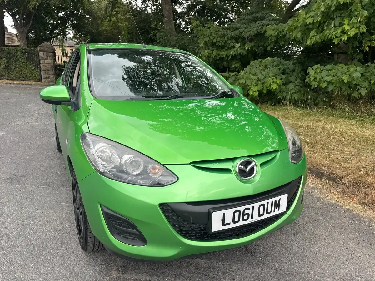 Used Mazda 2 84 HP (61 kW) 2012 Green Hatchback