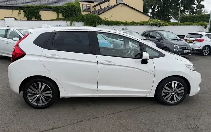 Used Honda Jazz EX 102 HP (75 kW) 2017 Pearlescent white Hatchback