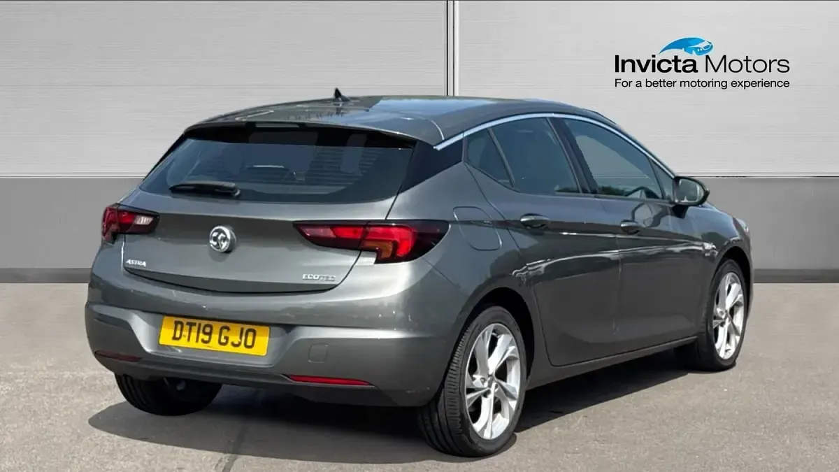Used Vauxhall Astra SRi 105 HP (77 kW) 2019 Cosmic grey metallic Hatchback