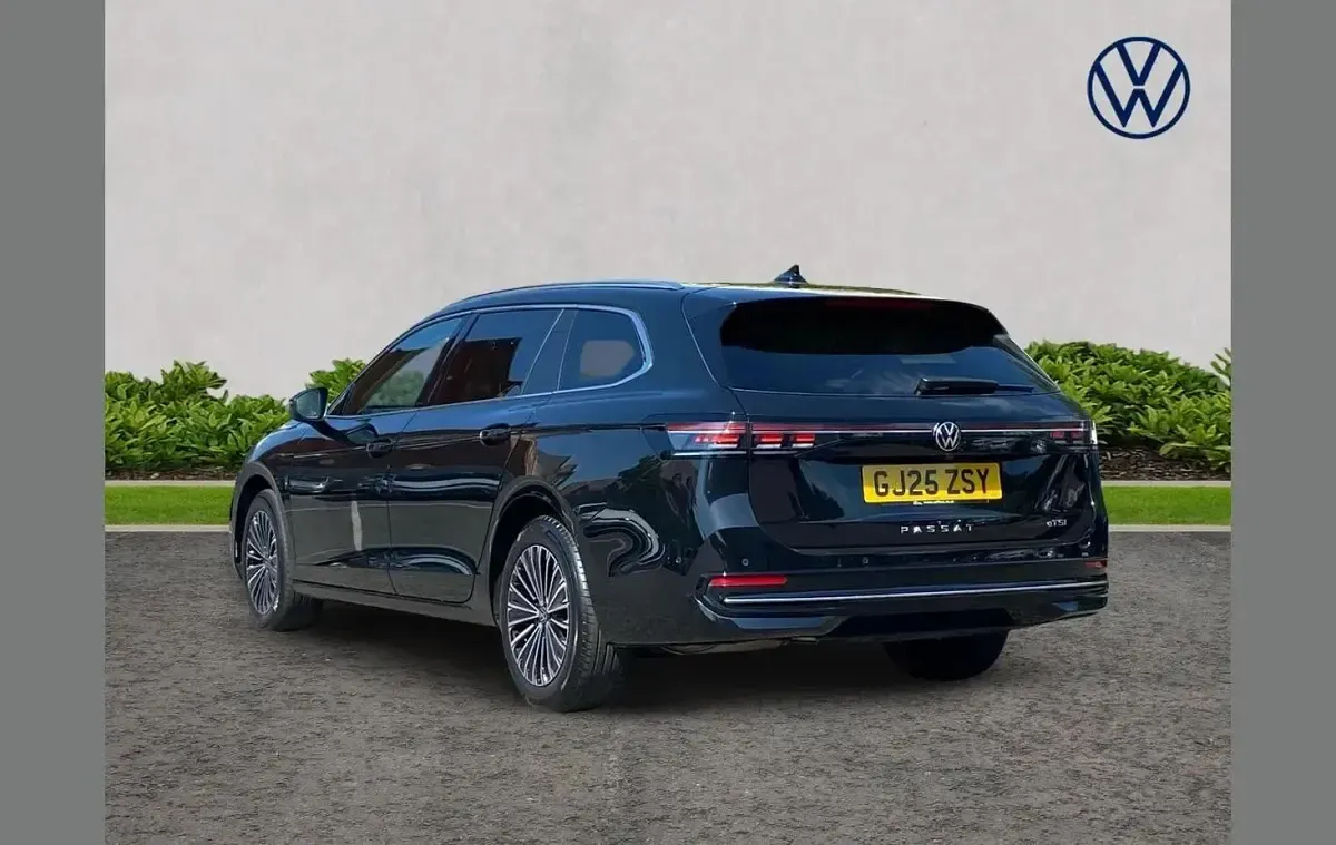 Used VW Passat Elegance 147 HP (108 kW) 2025 Black Estate