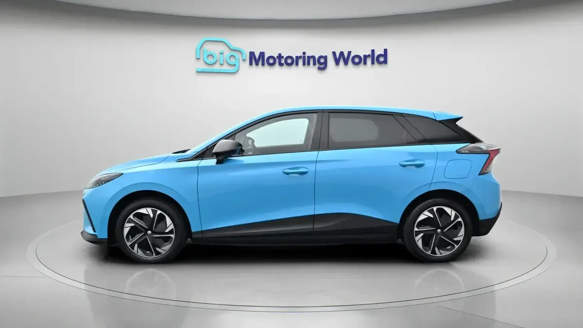 Usado MG MG4 EV Trophy 319 kW (435 HP) 2023 Azul Citadino