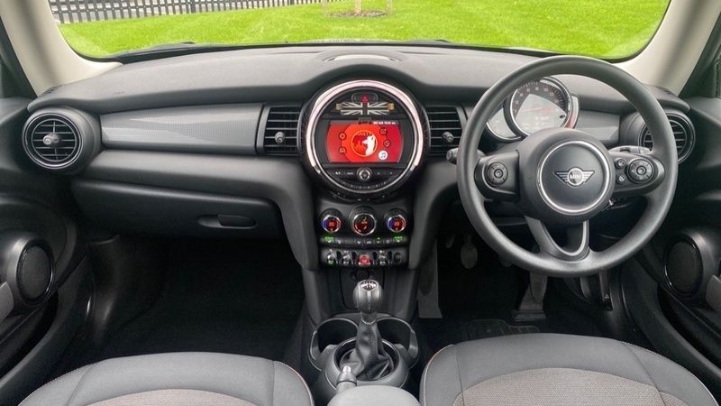 Used Mini Cooper Classic 134 HP (98 kW) 2019 Silver Hatchback
