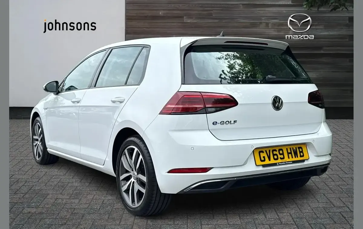 Begagnad VW e-Golf 97 kW (132 HK) 2019 Vit Halvkombi