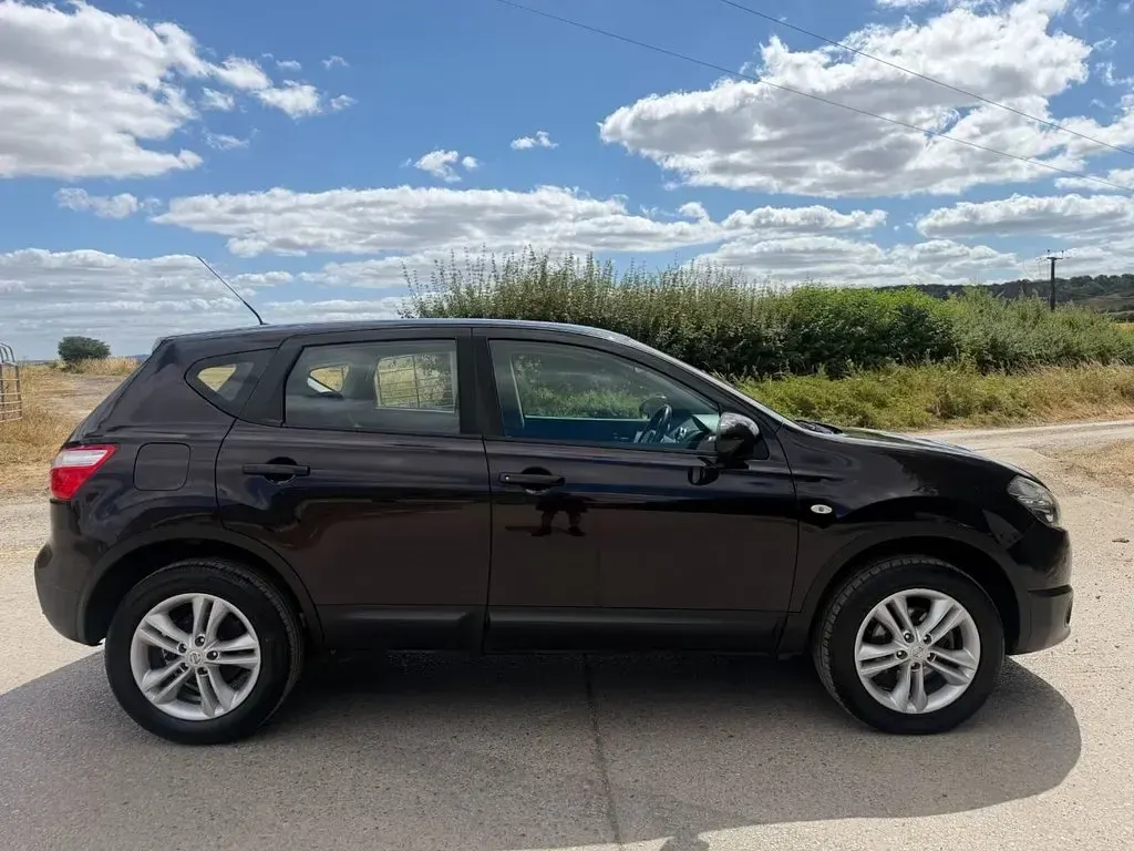 Used Nissan Qashqai Acenta 117 HP (86 kW) 2012 Black SUV