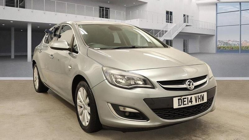 Used Vauxhall Astra Elite 115 HP (84 kW) 2014 Silver Hatchback