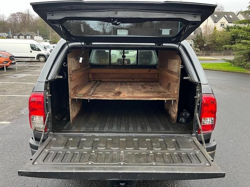 Usado Toyota HiLux Active 150 HP (110 kW) 2017 Cinzento Pickup