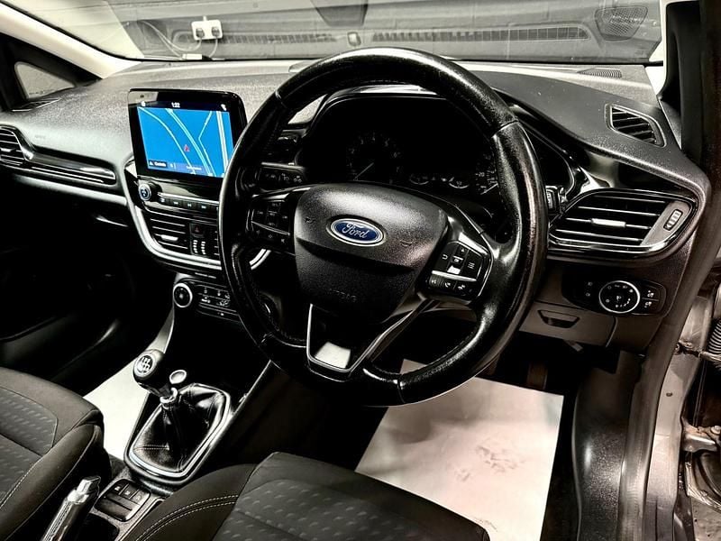 Used Ford Fiesta Zetec 70 HP (51 kW) 2019 Grey Hatchback