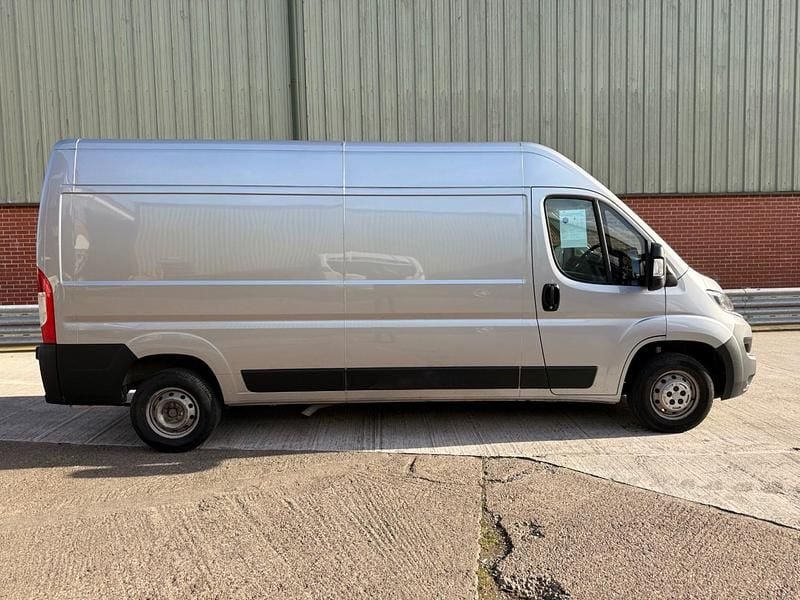Used Citroën Relay 140 HP (102 kW) 2023 Grey Van