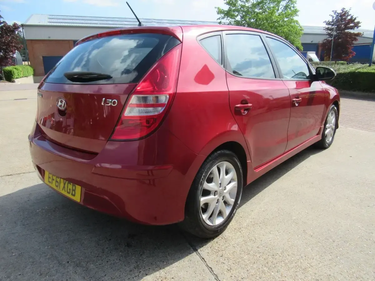 Begagnad Hyundai i30 Comfort 2012 Röd Halvkombi