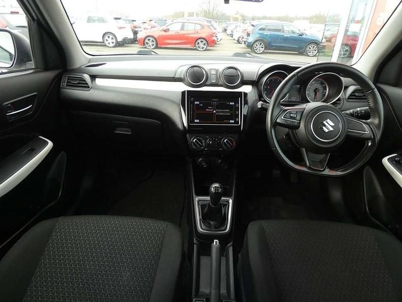 Used Suzuki Swift SZ-T 109 HP (80 kW) 2018 White Hatchback