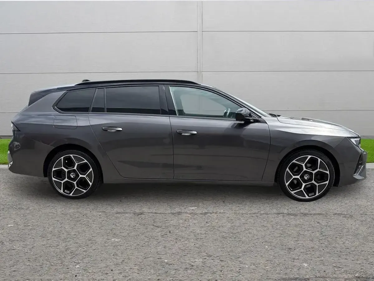 Used Vauxhall Astra Ultimate 128 HP (94 kW) 2024 Grey Estate