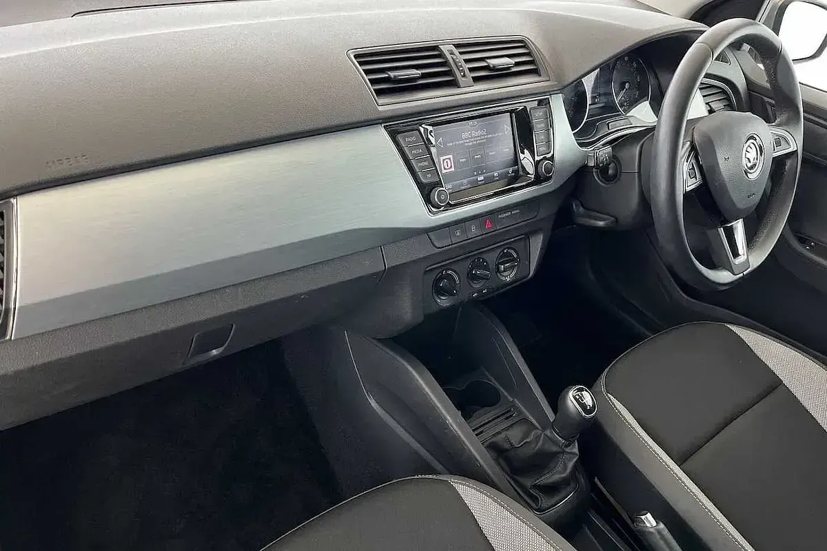 Usado Skoda Fabia SE 95 HP (69 kW) 2018 Bege Citadino