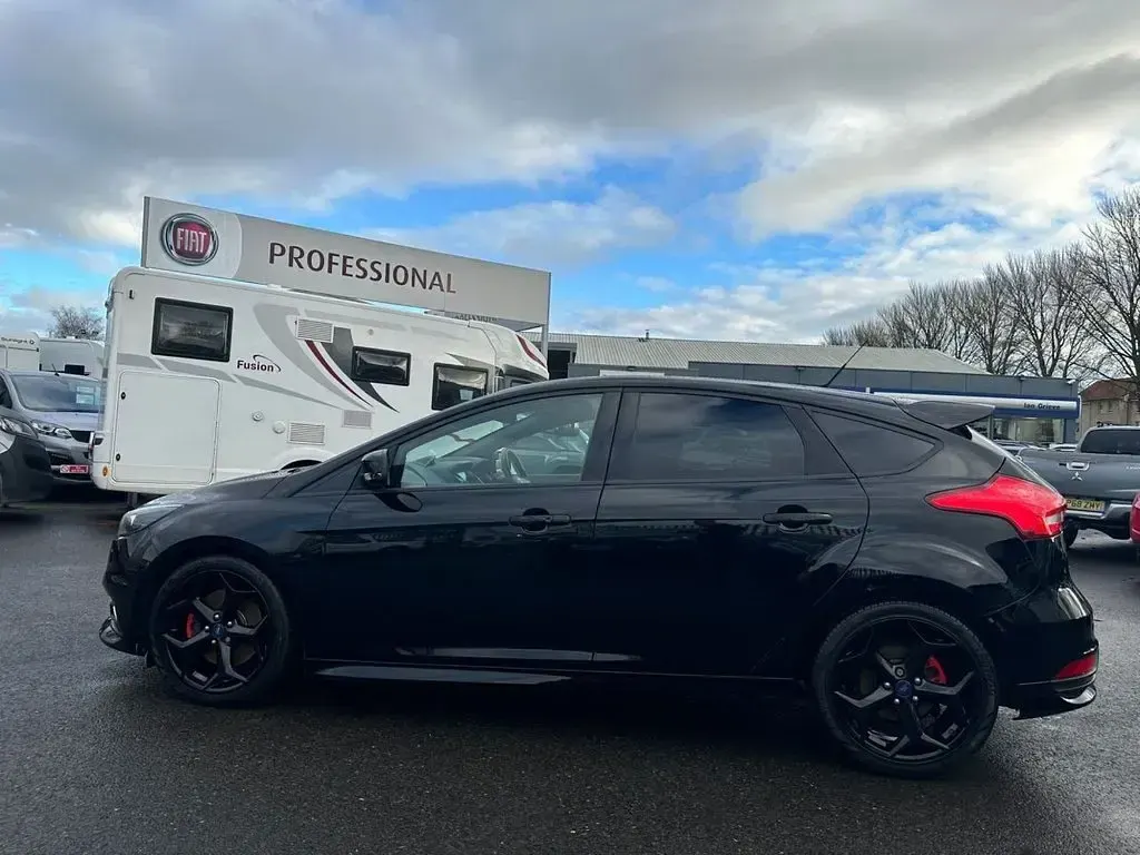 Used Ford Focus ST 185 HP (136 kW) 2015 Black Hatchback