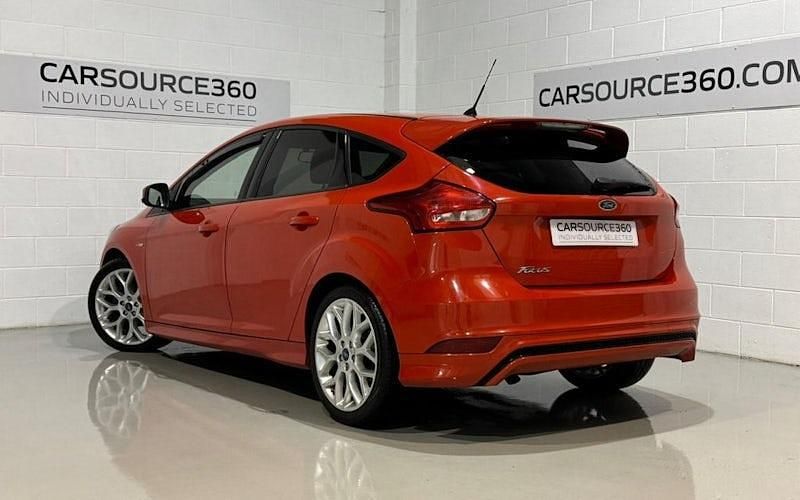 Used Ford Focus ST-Line 120 HP (88 kW) 2016 Hatchback