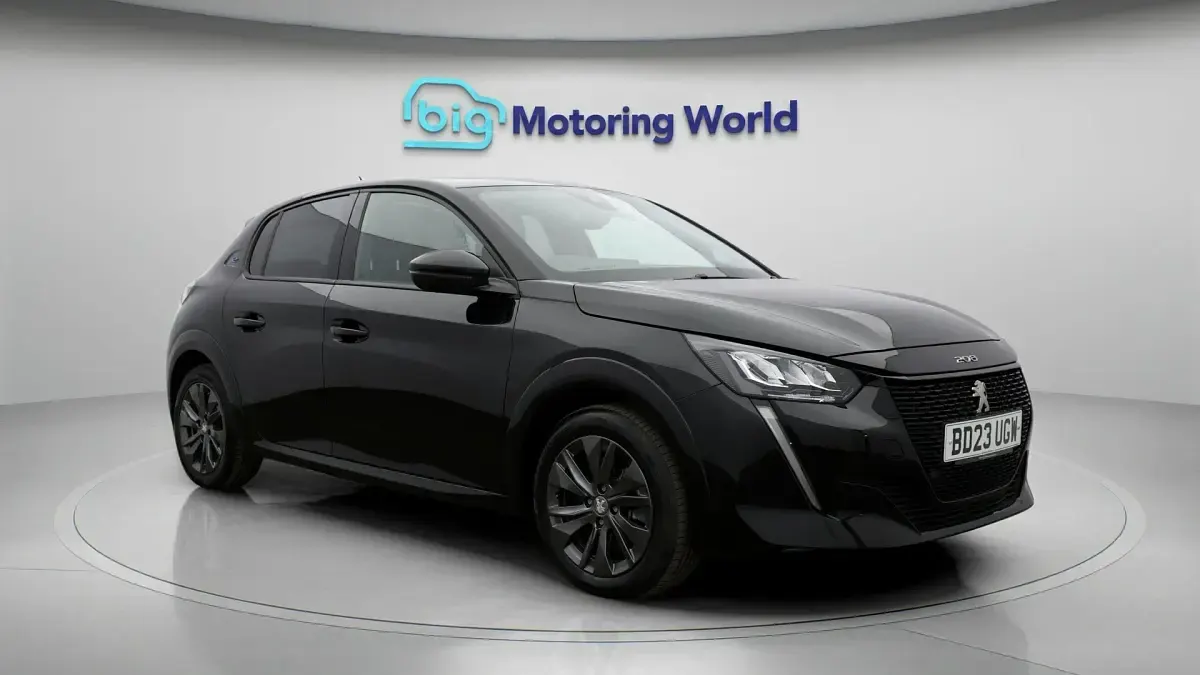 Used Peugeot e-208 Allure+ 100 kW (136 HP) 2023 Hatchback