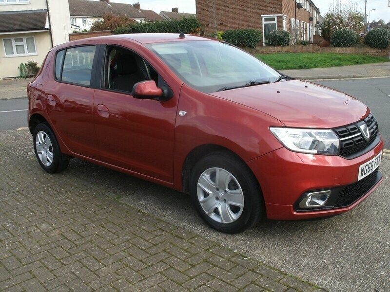 Red Used 2017 Dacia Sandero Lauréate Hatchback | £3,895 (Good price) - Image 1/4