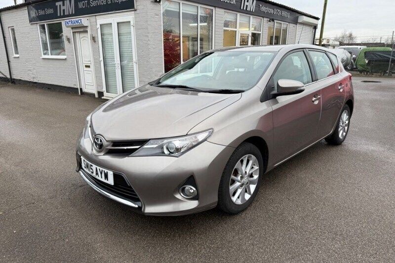 Used 2015 Toyota Auris | £6,495 (Good price) - Image 1/1