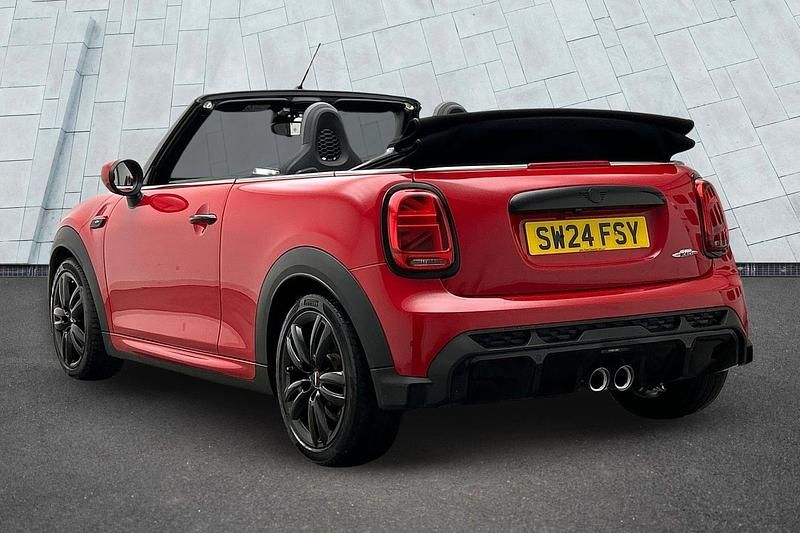 Used Mini John Cooper Works 228 HP (167 kW) 2024 Red Hatchback