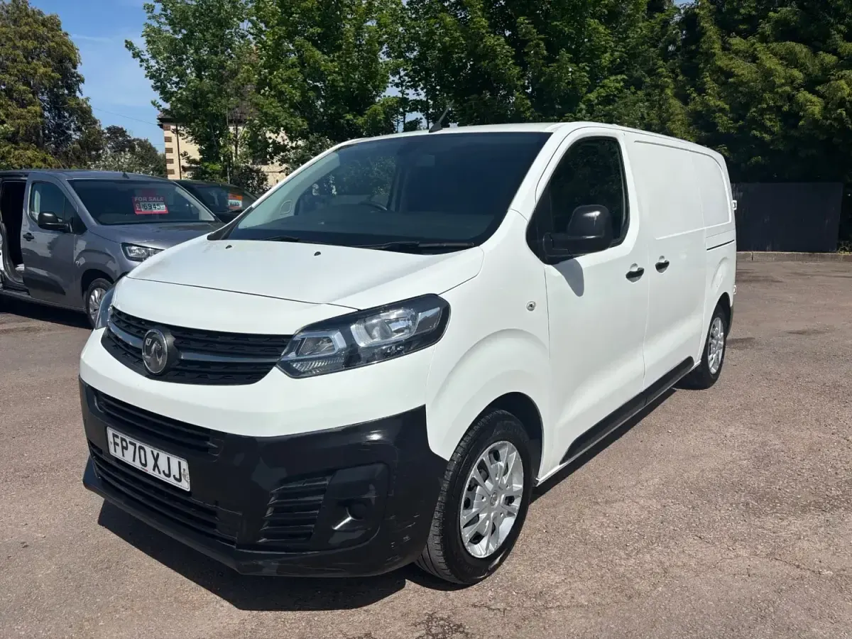 Begagnad Vauxhall Vivaro 100 HK (73 kW) 2020 Vit Minibuss