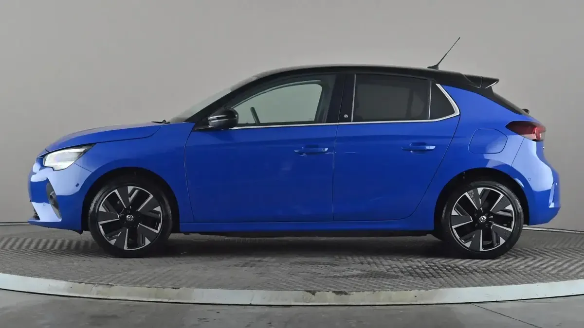 Begagnad Vauxhall Corsa-e Elite 100 kW (136 HK) 2021 Blå Halvkombi