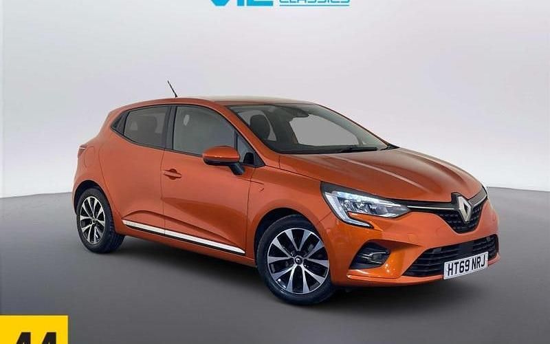 Used Renault Clio V Iconic 101 HP (74 kW) 2020 Hatchback