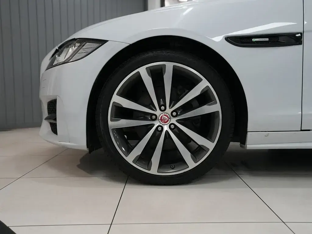 Used Jaguar XF Sportbrake R-Sport 180 HP (132 kW) 2019 White Estate