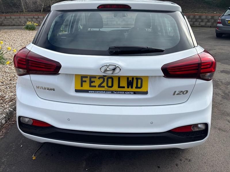 Used Hyundai i20 SE 84 HP (61 kW) 2020 White Hatchback